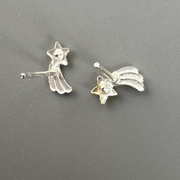 Sterling Silver Two Tone Shooting Star Studs - Picture 11 of 12